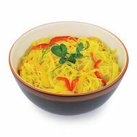 Rice noodles with vegetables Singapore style